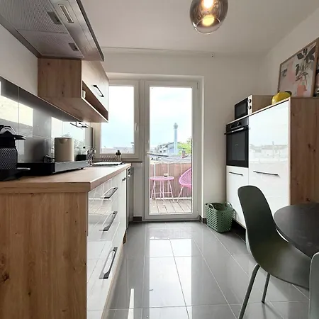 Stilvolle Wohlfuehloase Mit Sonnigem Balkon ヒルデン