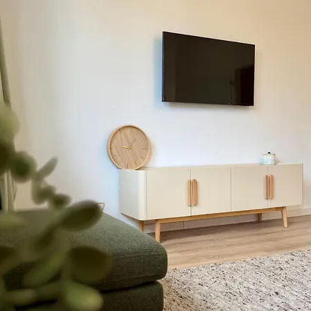 Stilvolle Wohlfuehloase Mit Sonnigem Balkon