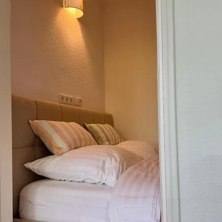 Stilvolle Wohlfuehloase Mit Sonnigem Balkon ヒルデン